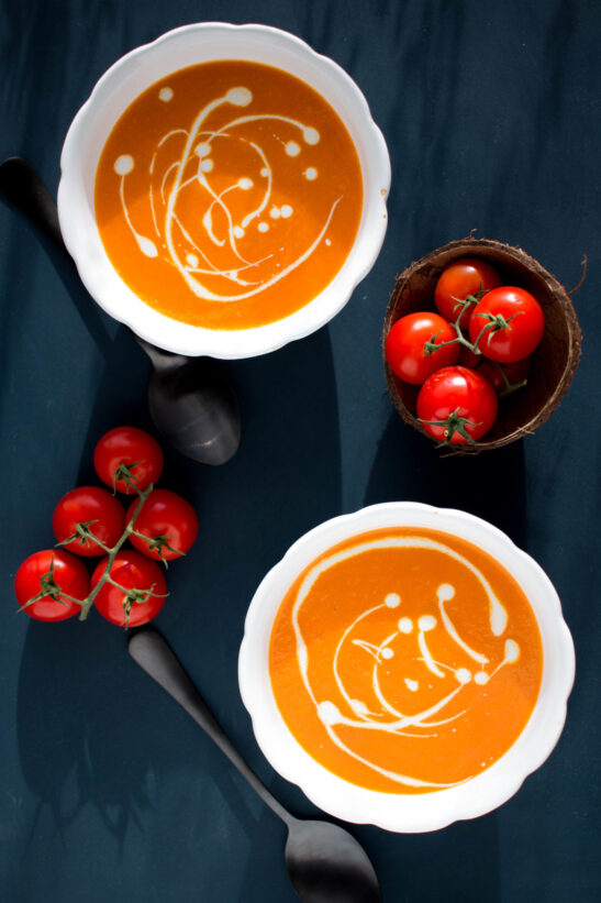 fotografie jídla - thajská rajčatová polévka